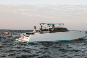Open roof 40ft Yacht with swimming view