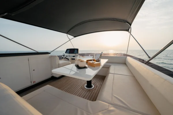 Ferretti 67ft Yacht Bridge